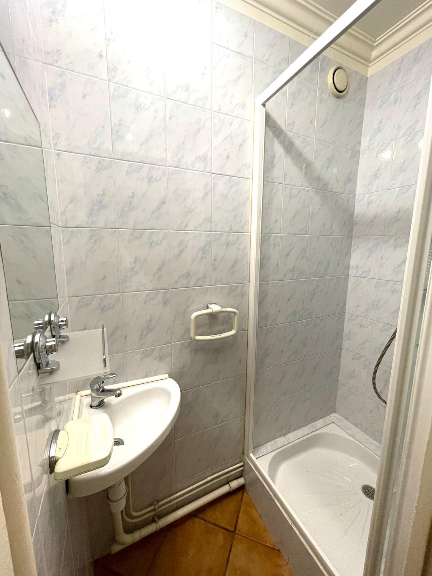 Chambre Privee En Colocation Dans Un Appartement Vaulx En Velin Centre Vaulx-en-Velin Exterior foto